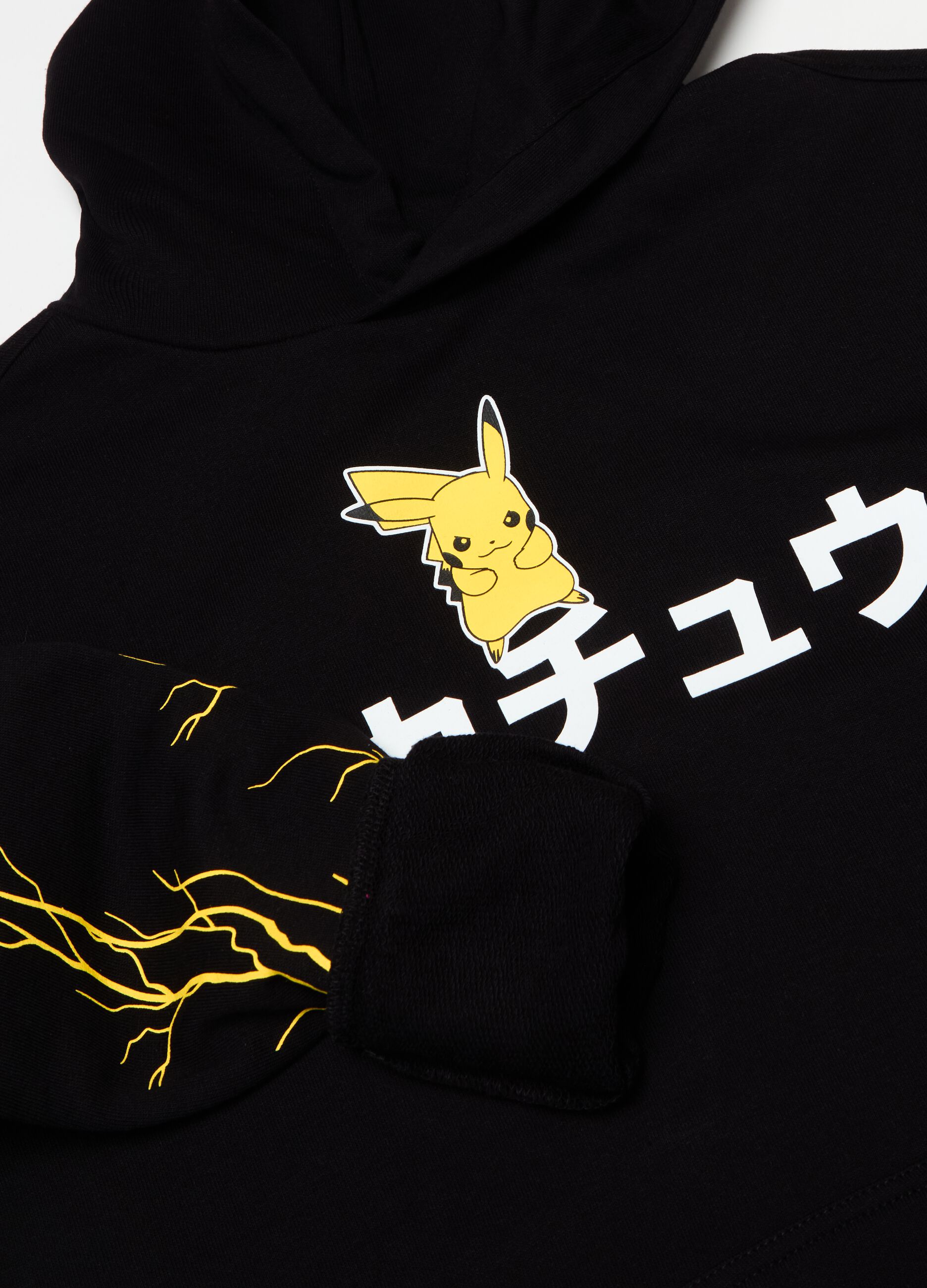Sweatshirt with hood and Pikachu print