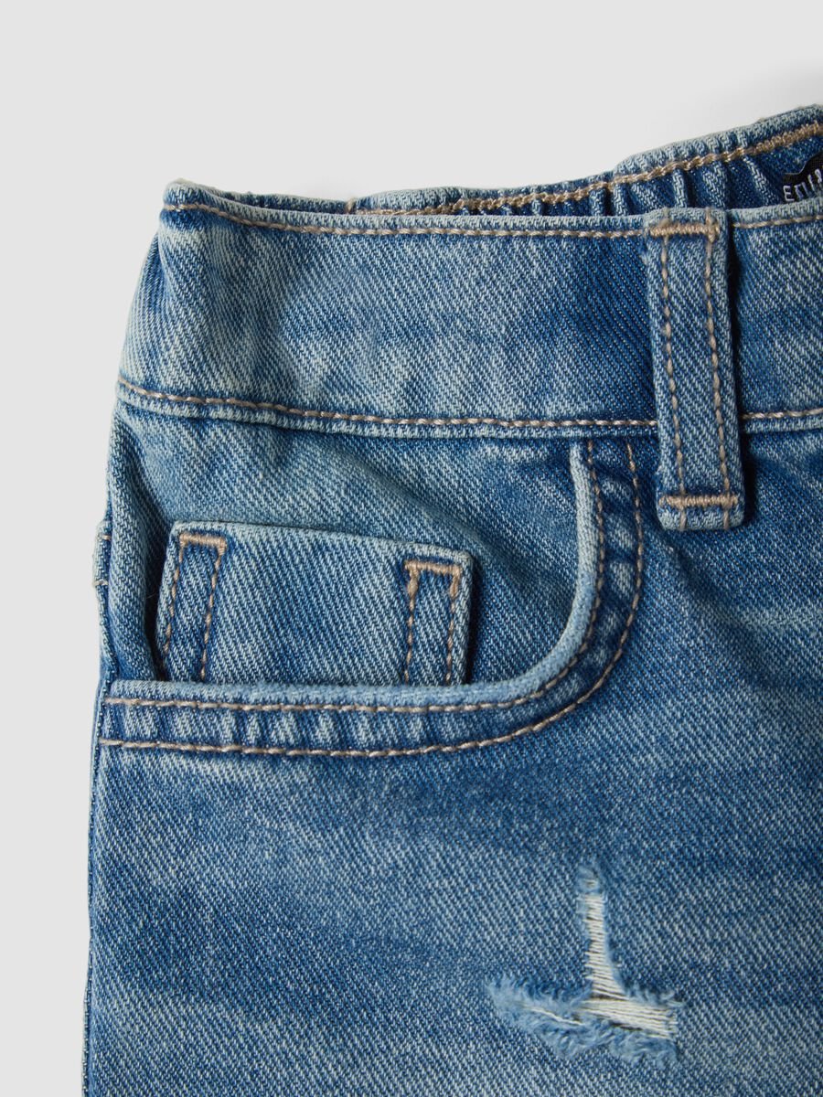 Shorts denim blu in puro cotone da bambina regular fit con strappi_2