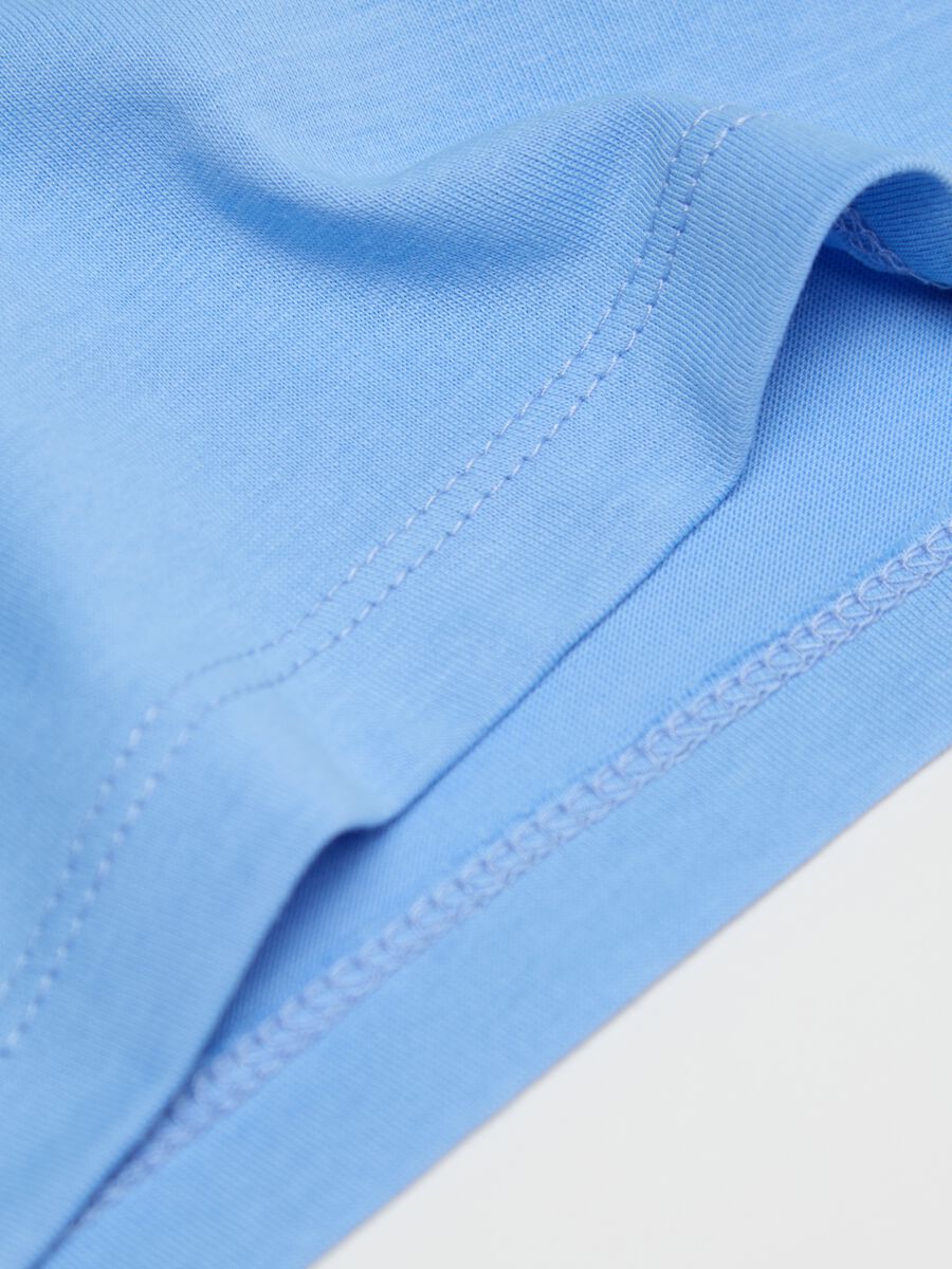 Two-pack white and light blue racerback vests in organic cotton_3