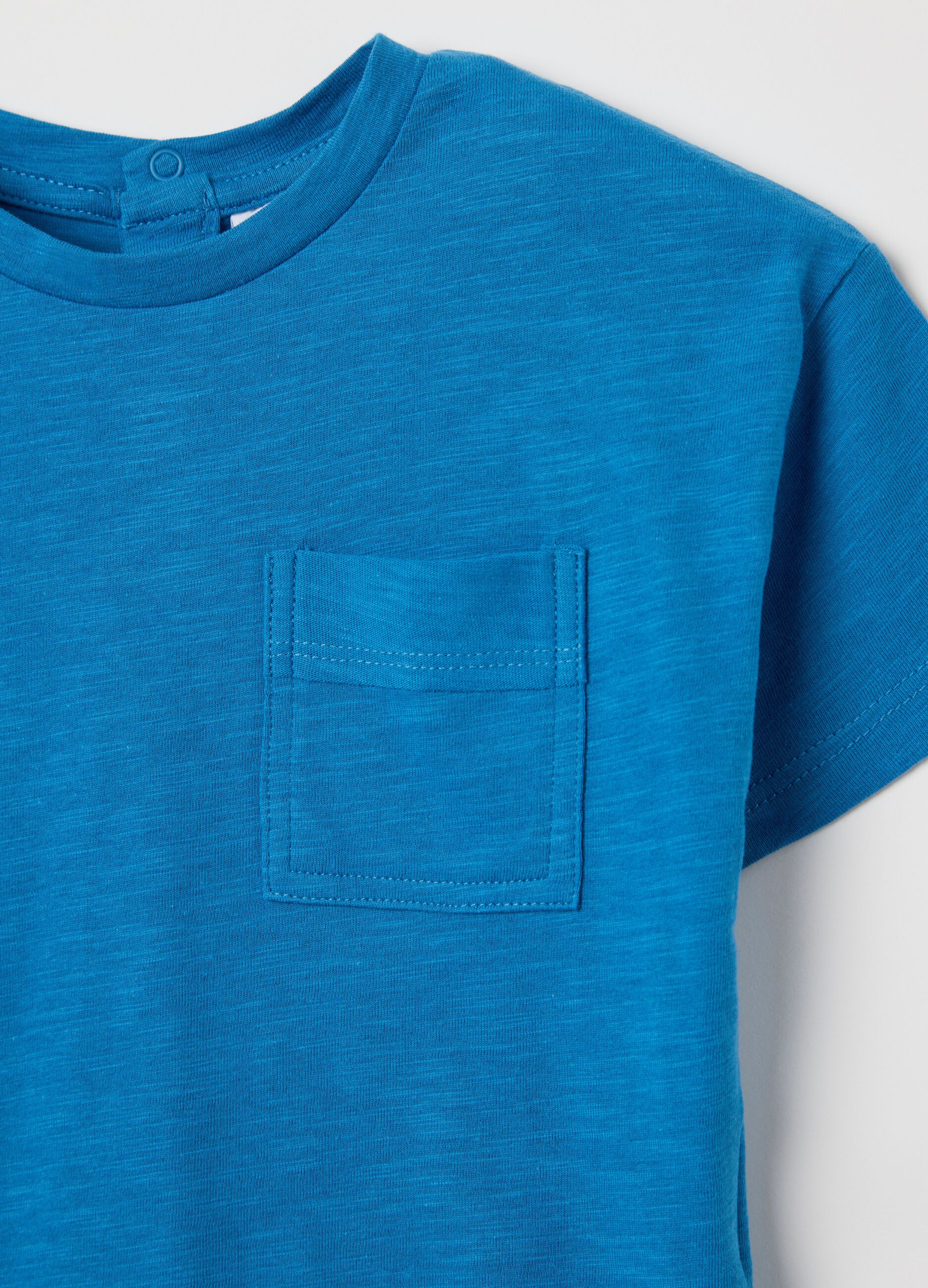 T-shirt blu in cotone bio con tasca