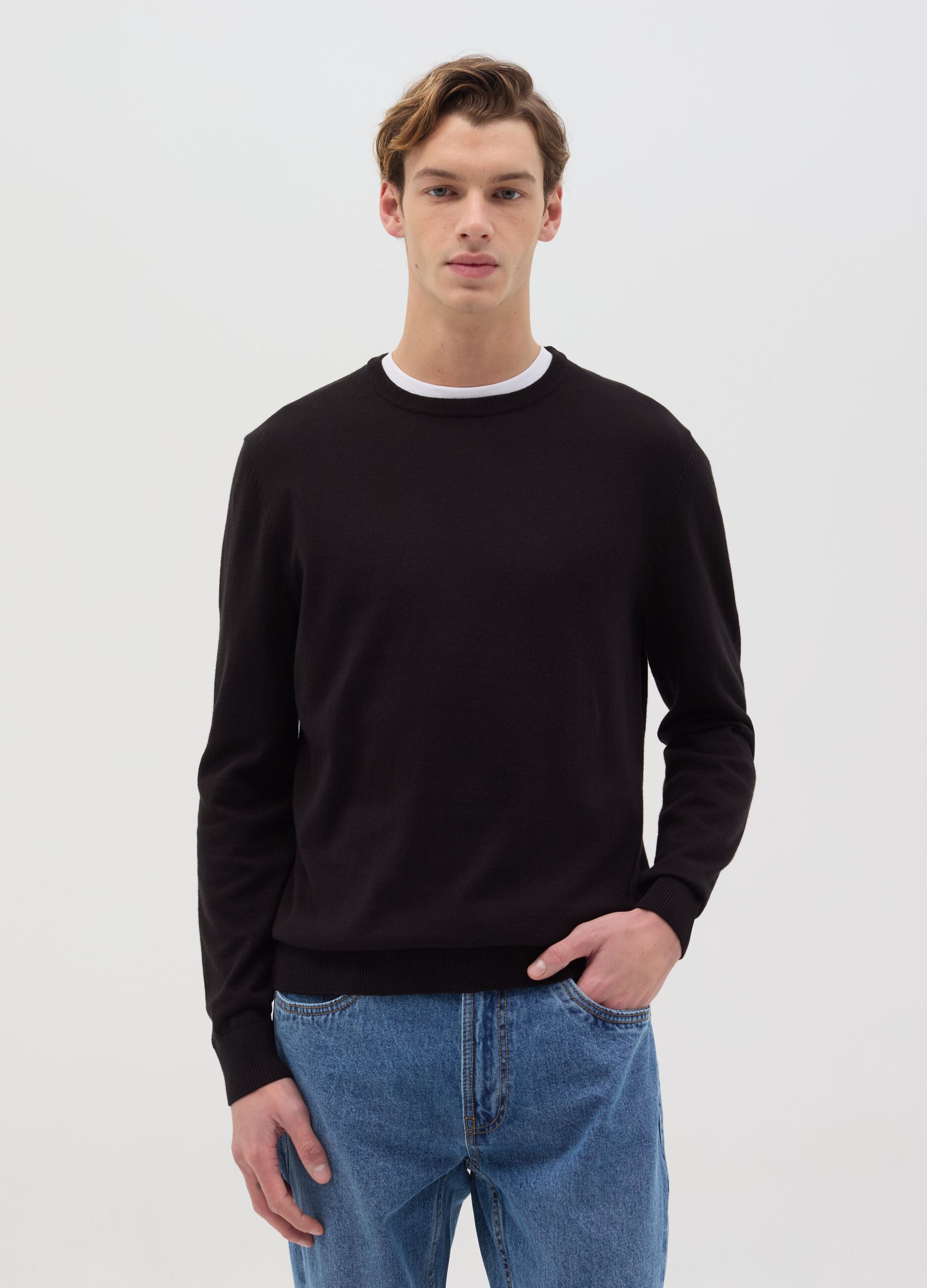 Round neck pullover