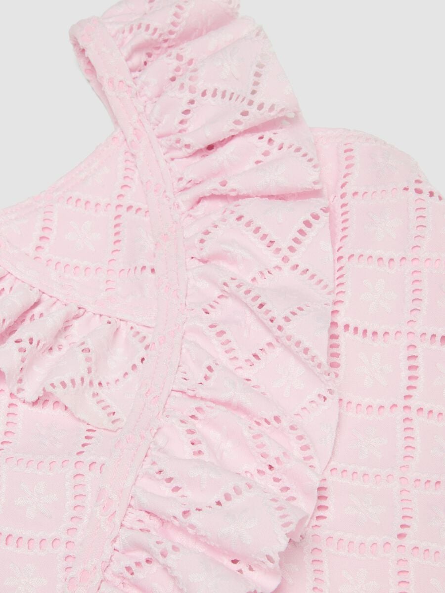 Pink ruffle swimsuit in stretchy fabric_2