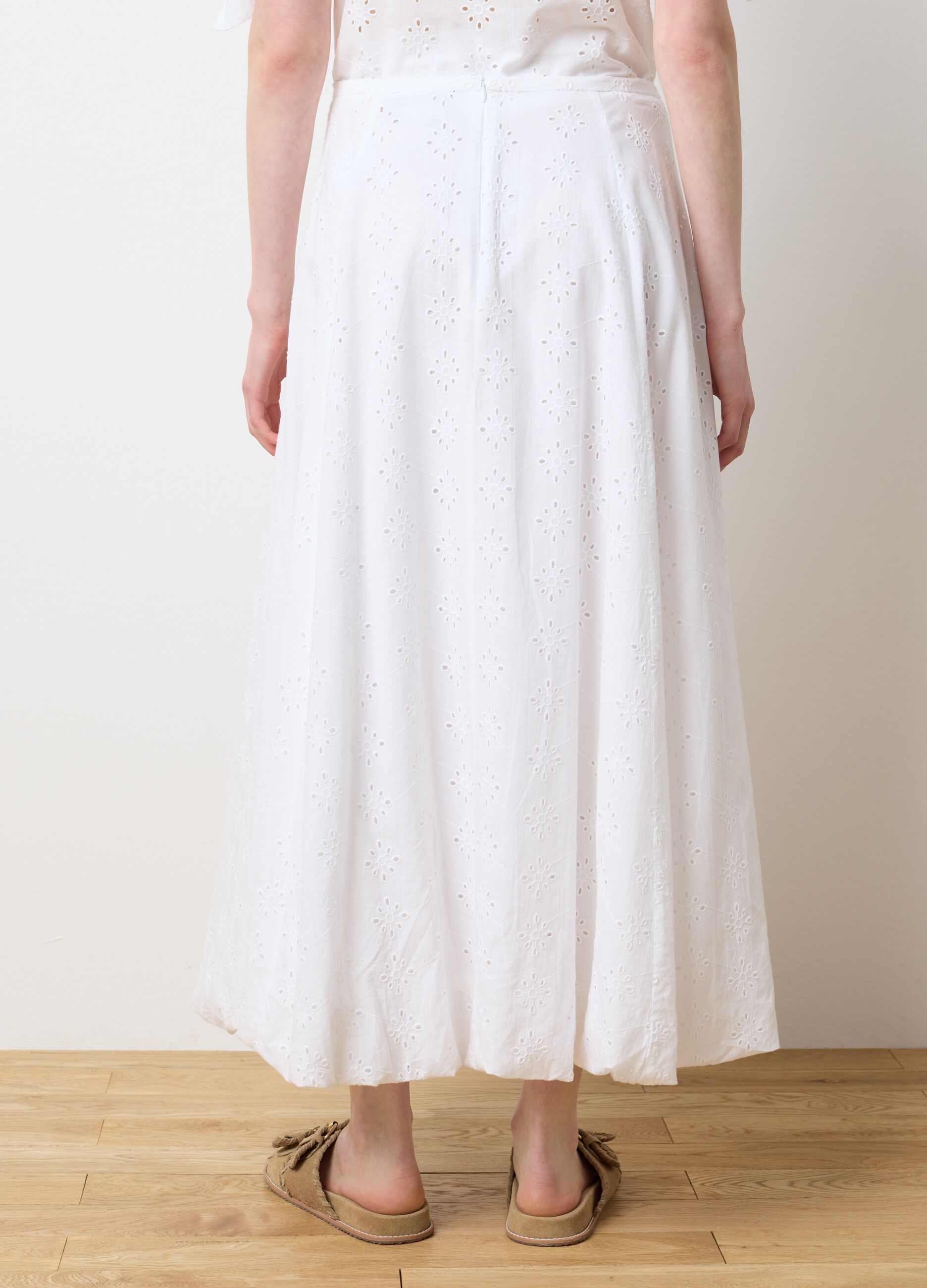 Gonna lunga da donna in puro cotone bianca regular fit traforata