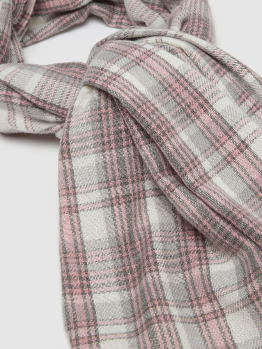 Grey Multicolour Checked Scarf with Fringes_1