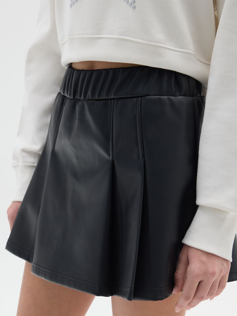 Regular fit girls' black shorts_2