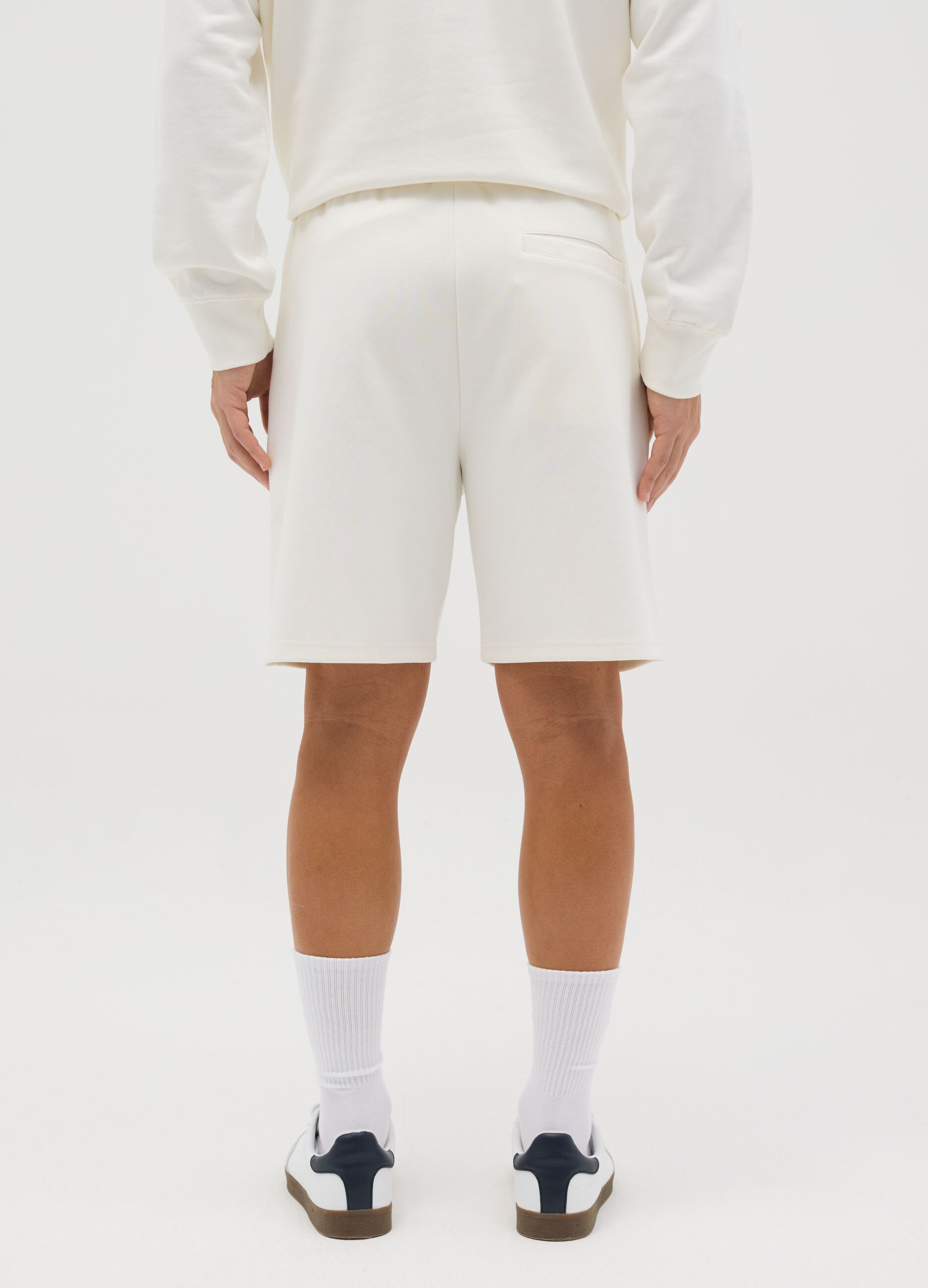 White Bermuda joggers in fleece
