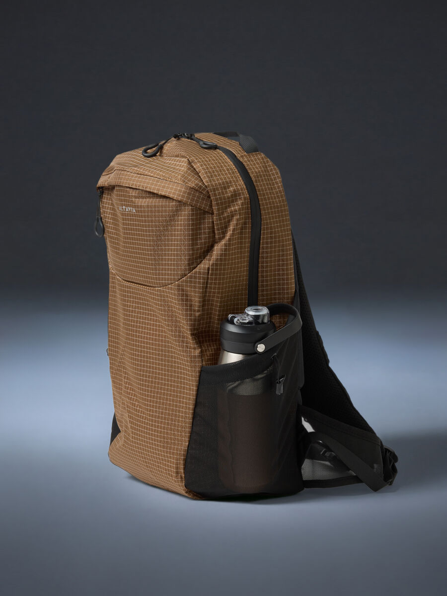 ALTAVIA WITH DEBORAH COMPAGNONI 25L Water-Resistant Outdoor Backpack_1