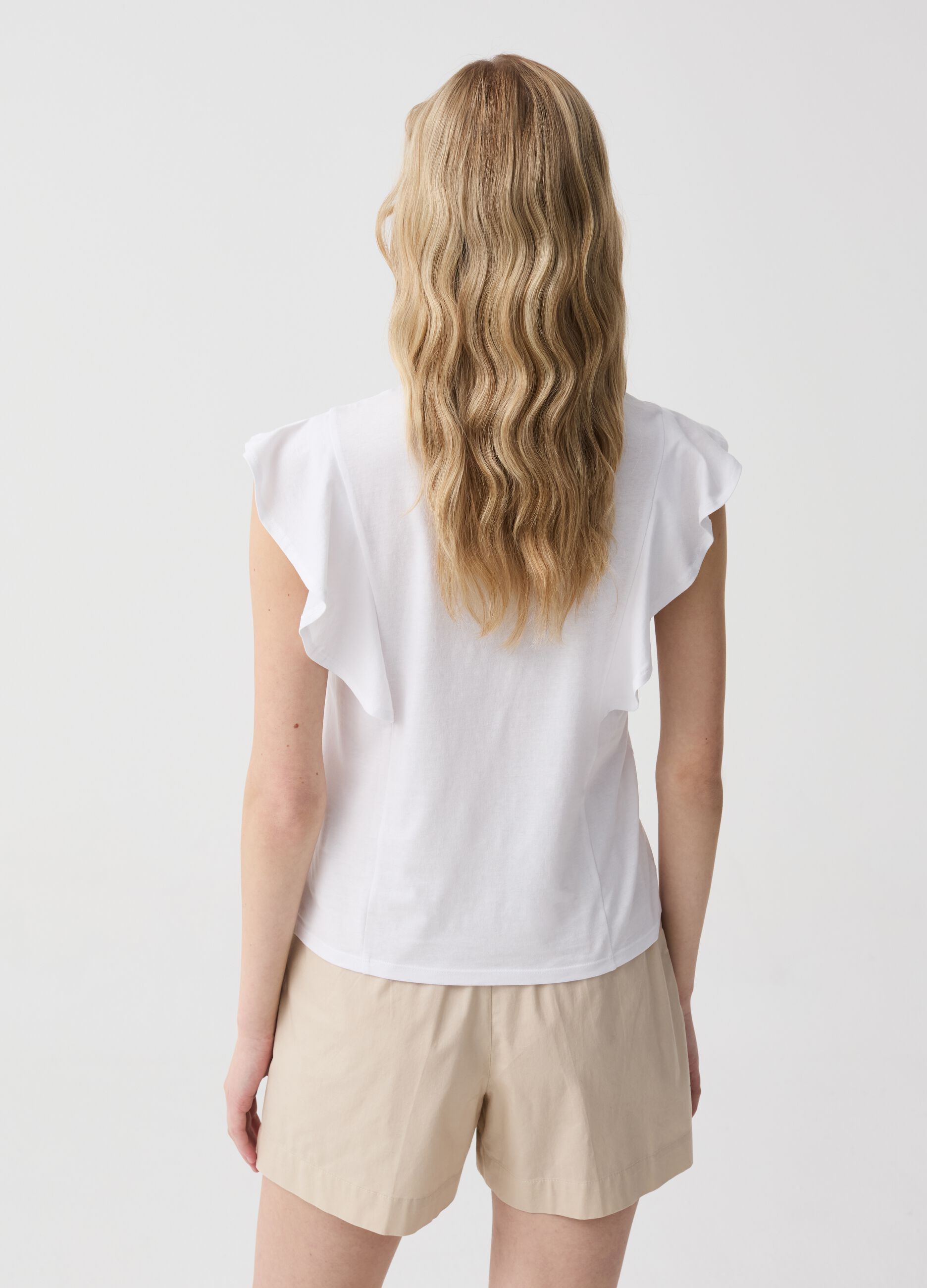 Sleeveless T-shirt with V neck and flounce