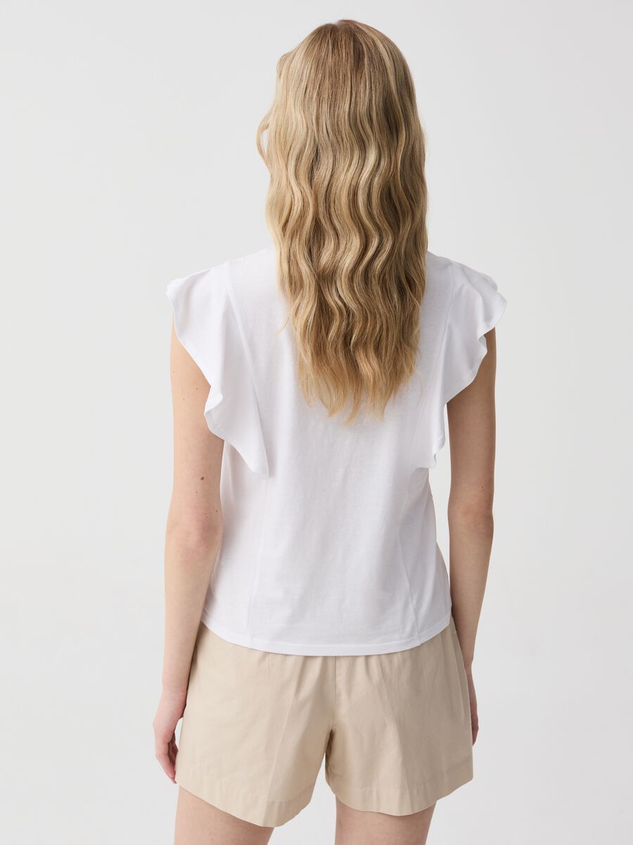 Sleeveless T-shirt with V neck and flounce_2