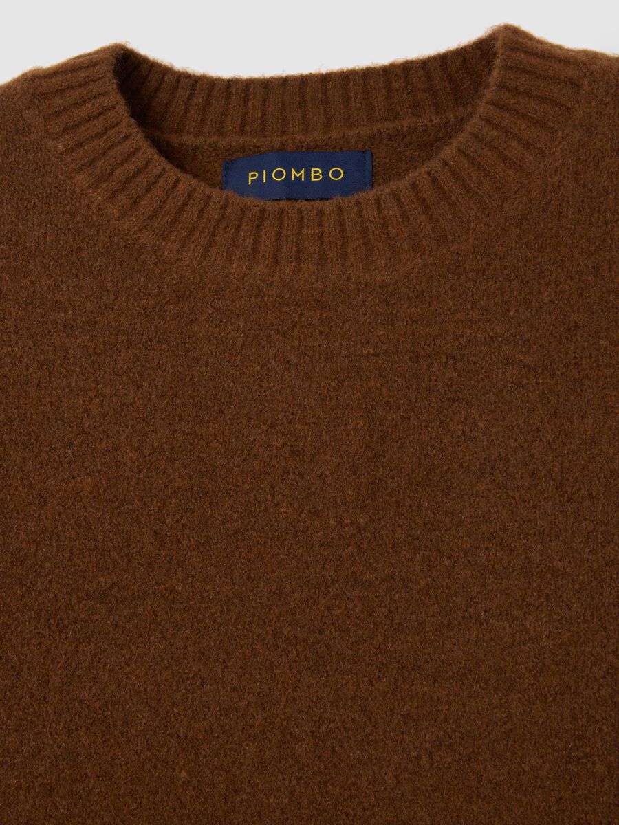 Brown regular fit pullover with round neckline_1