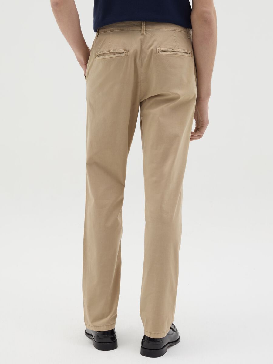 Chino trousers in poplin_3