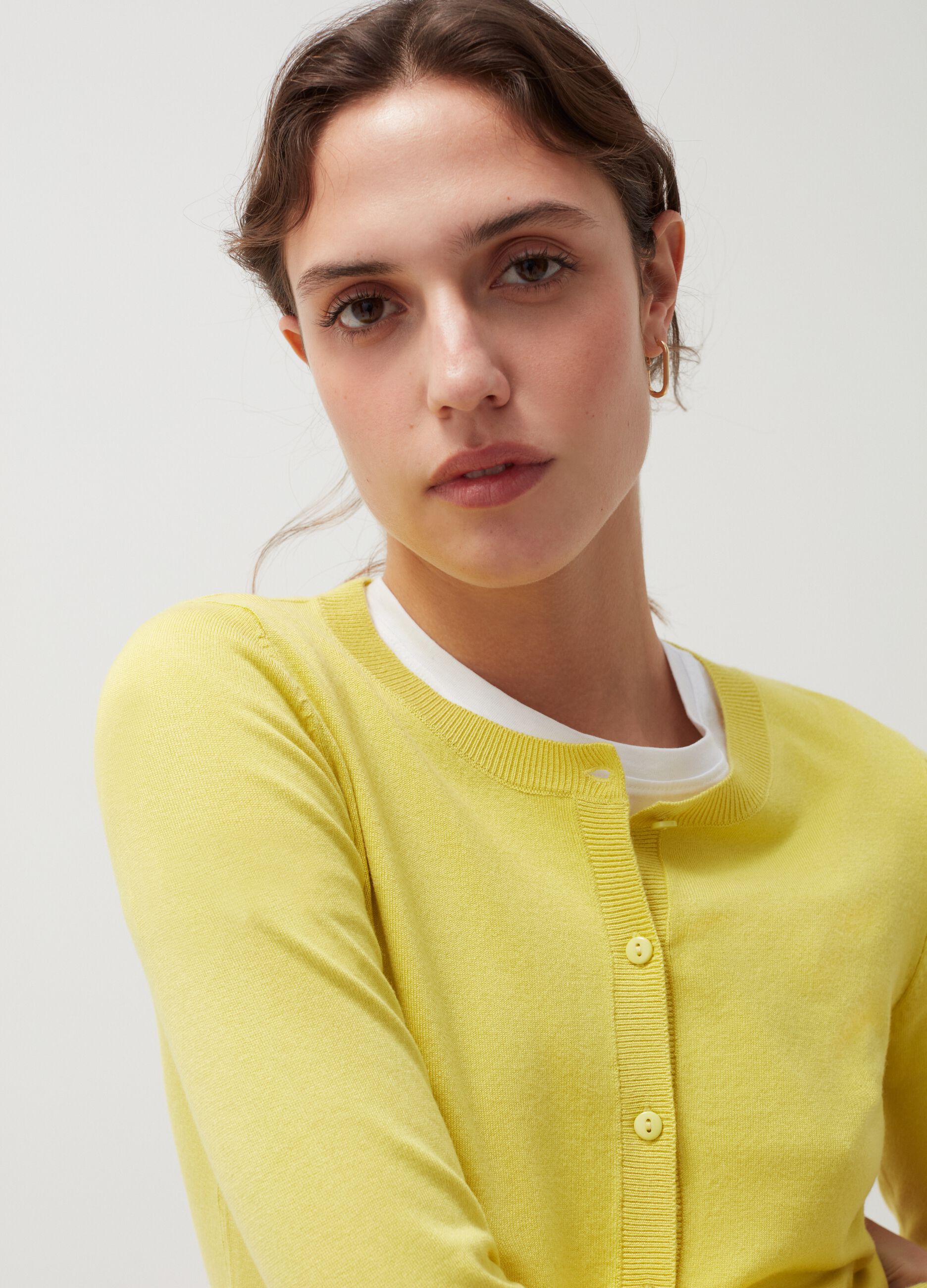 Cardigan girocollo con bottoni