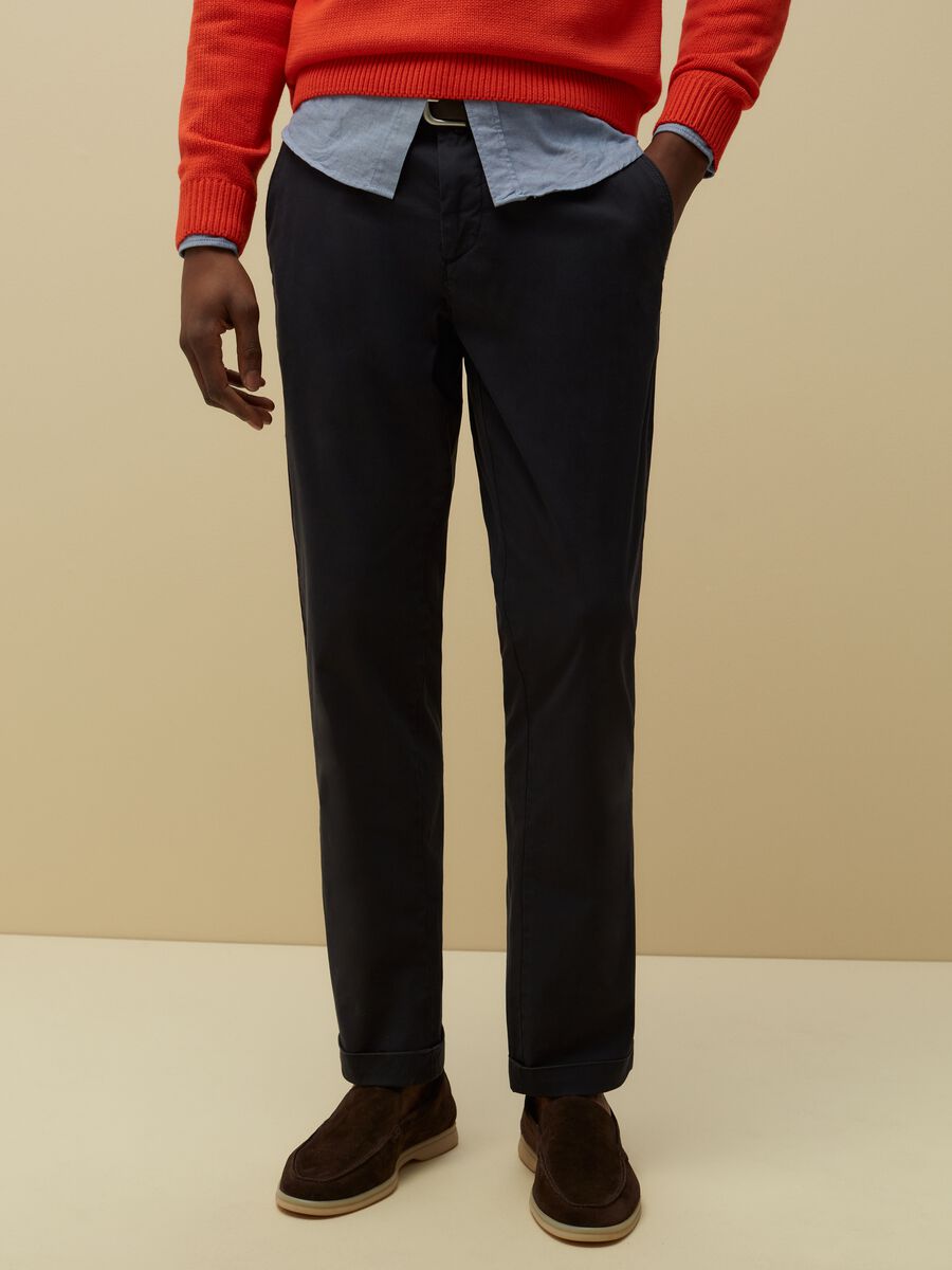Slim-fit, stretch cotton trousers_1