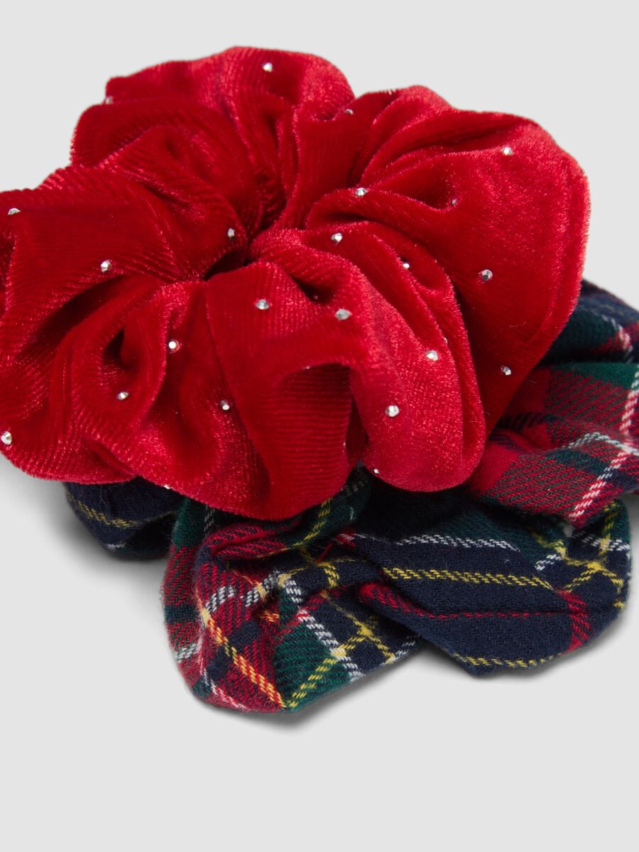 Set di scrunchie rossi in puro cotone a quadri_1