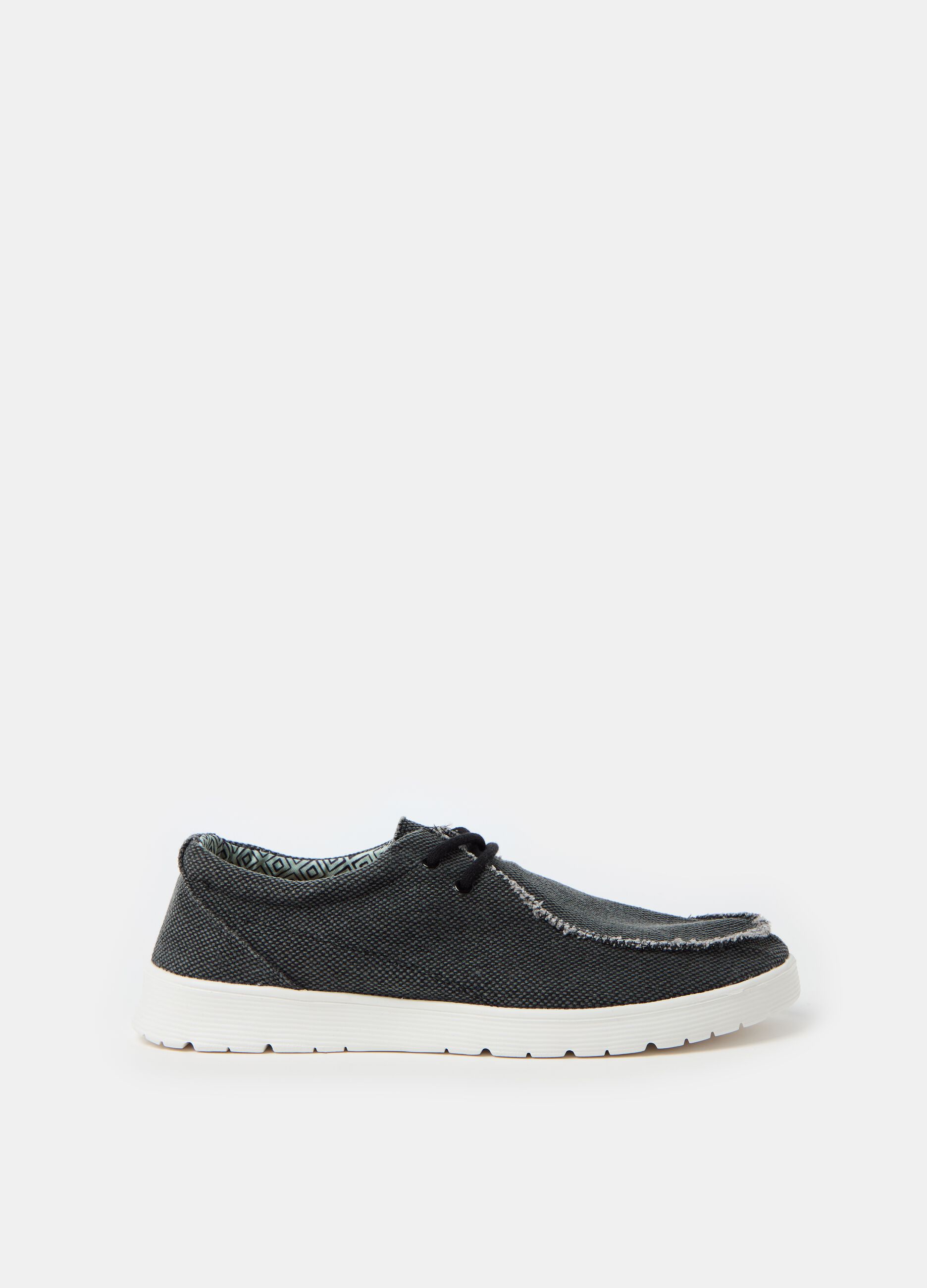 Lace-up shoe in canvas