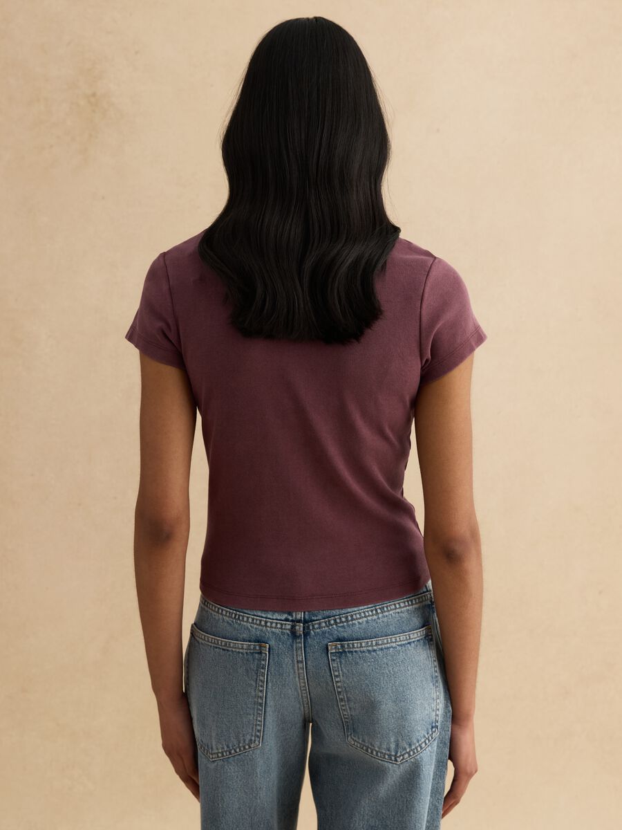 T-shirt fitted in cotone elasticizzato viola_1