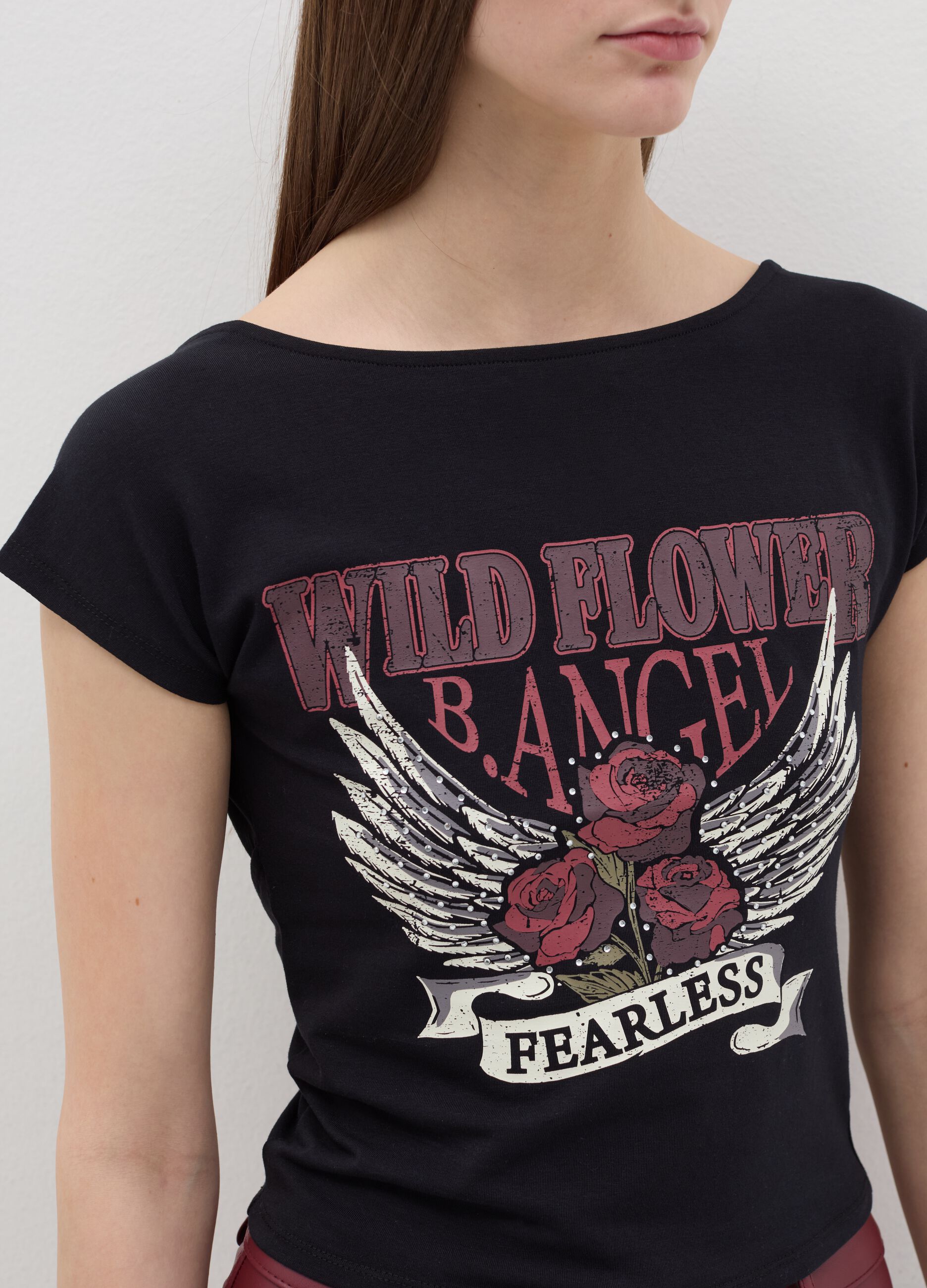 T-shirt with print and bare back