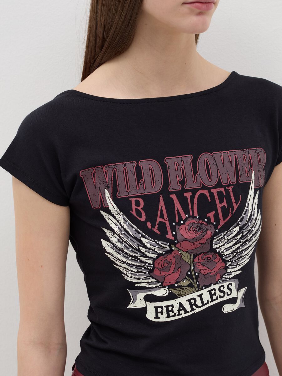 T-shirt with print and bare back_3