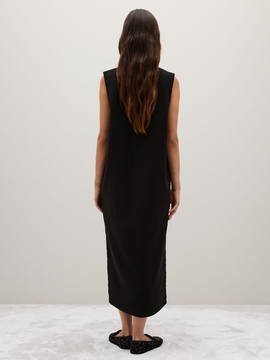 Long Sleeveless Black Dress_2