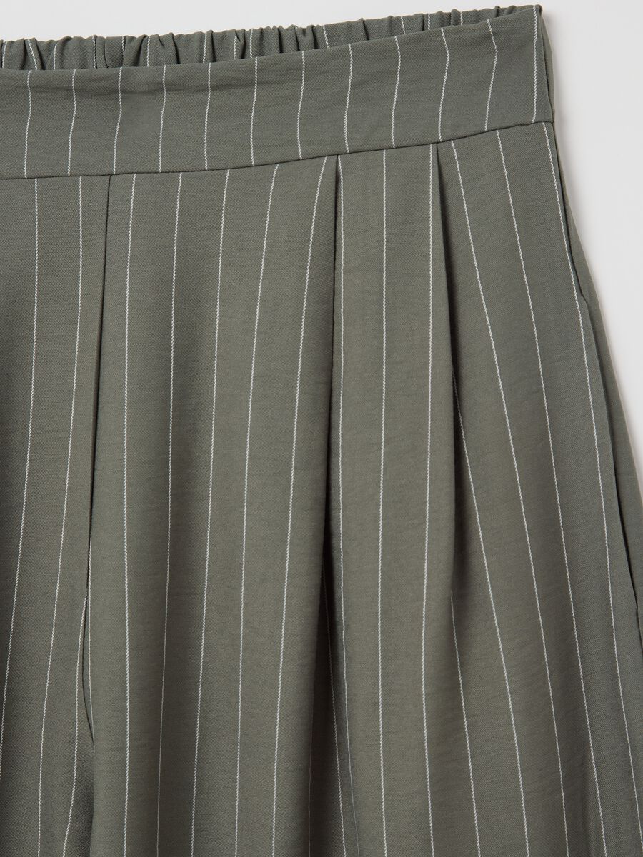 Green palazzo trousers with striped pattern_5