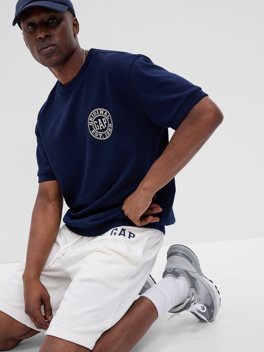 Plush Bermuda joggers with embroidered logo_0