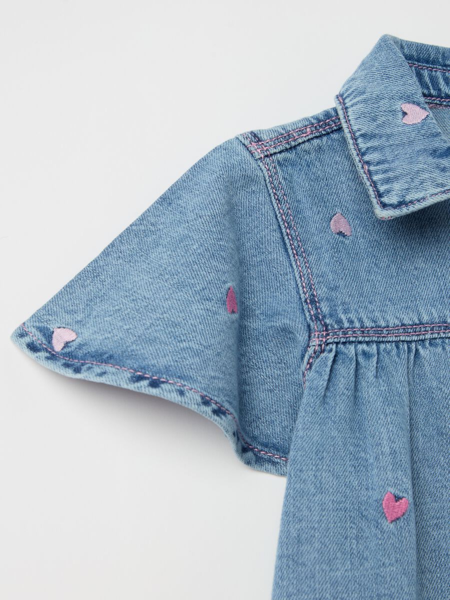 Denim dress with flounce and hearts embroidery_3