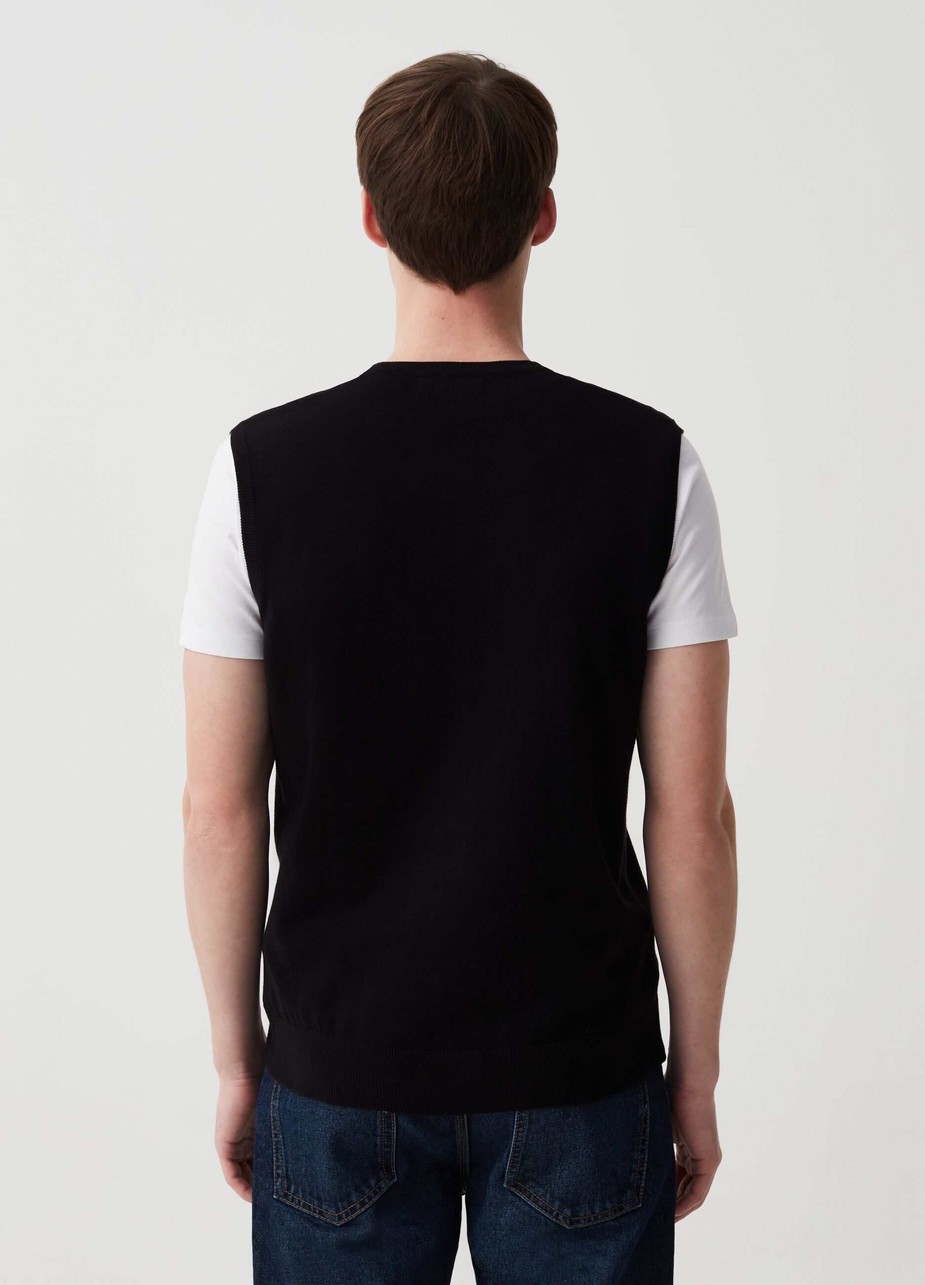Gilet with V neck and buttons