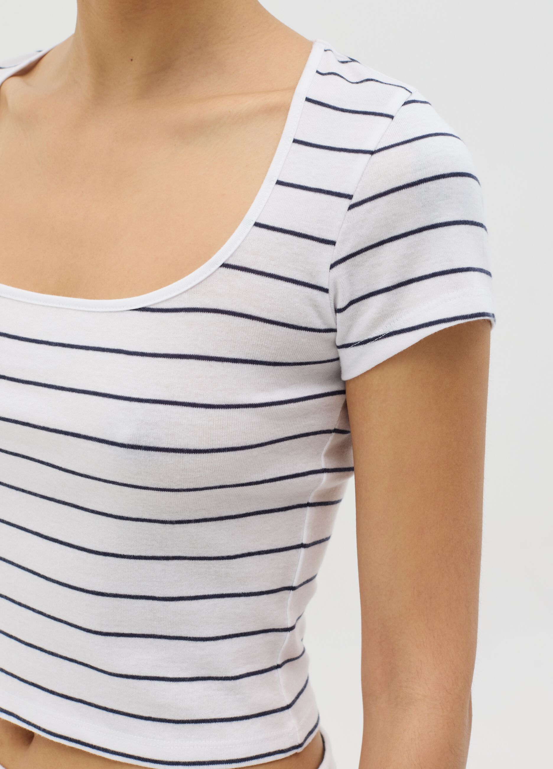 Fitted T-shirt in cotton with white and blue stripes