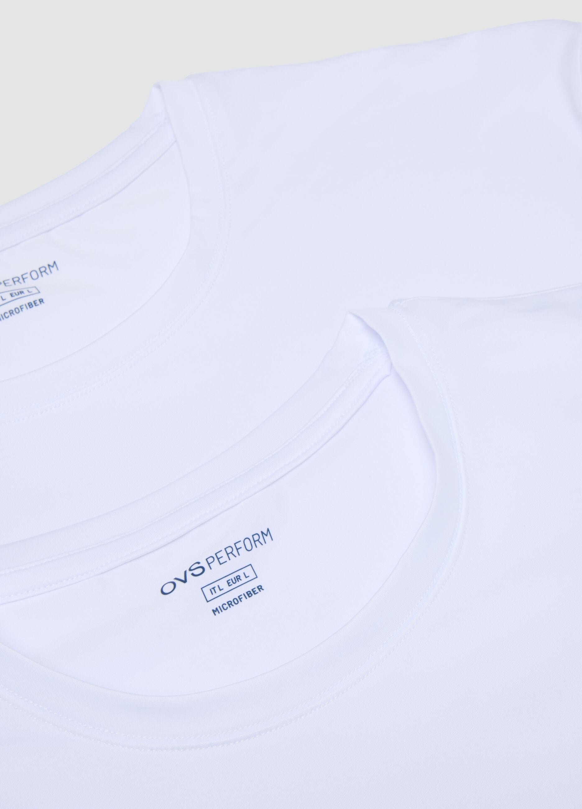 2-pack of white stretch T-shirts