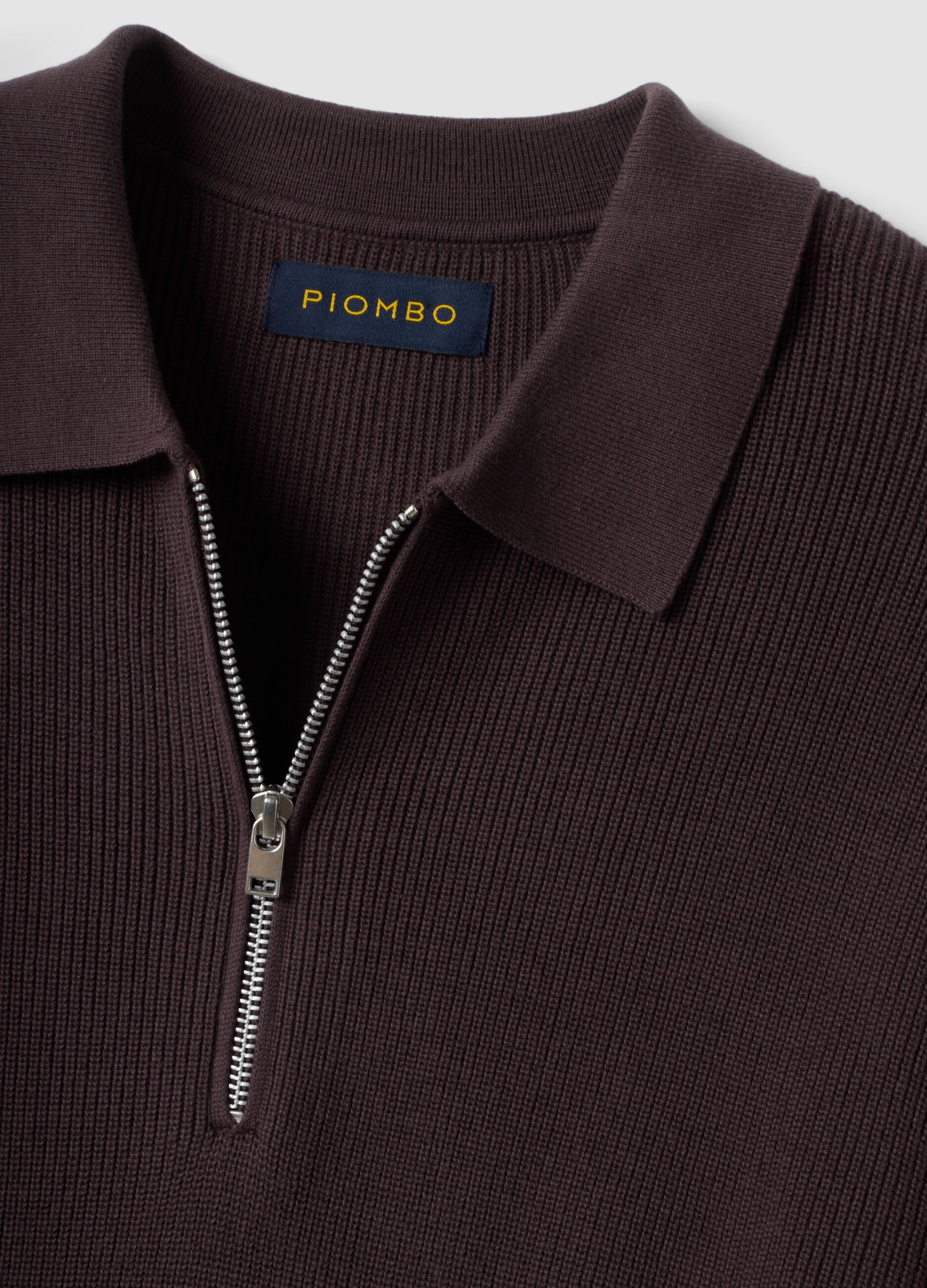 Polo marrone in puro cotone con zip e collo classico