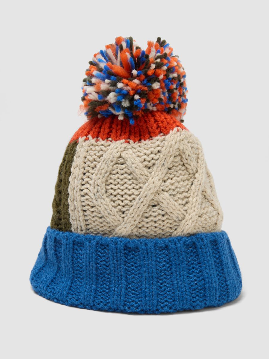 Cappello multicolor in maglia con pon pon_2