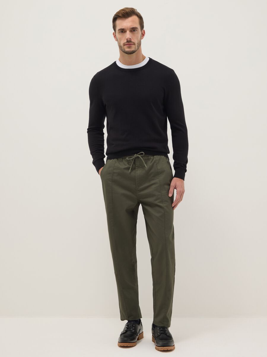 Pantaloni chino in puro cotone verde slim fit_0
