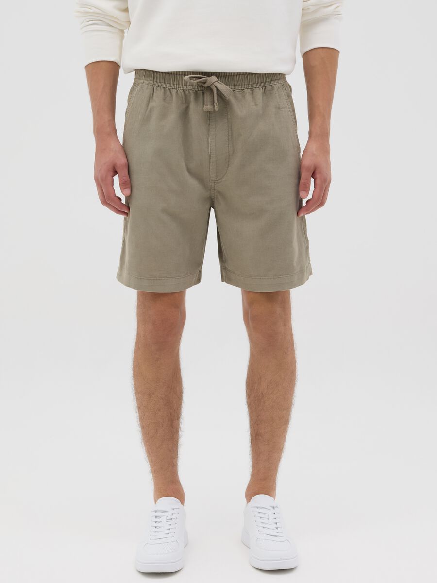 Men’s beige Bermuda shorts in 100% cotton with regular fit and elasticated waist_1