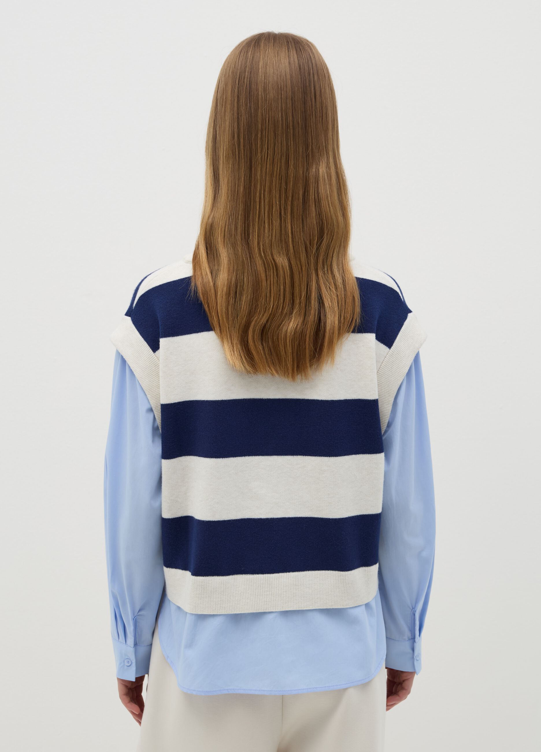 Closed gilet with stripes