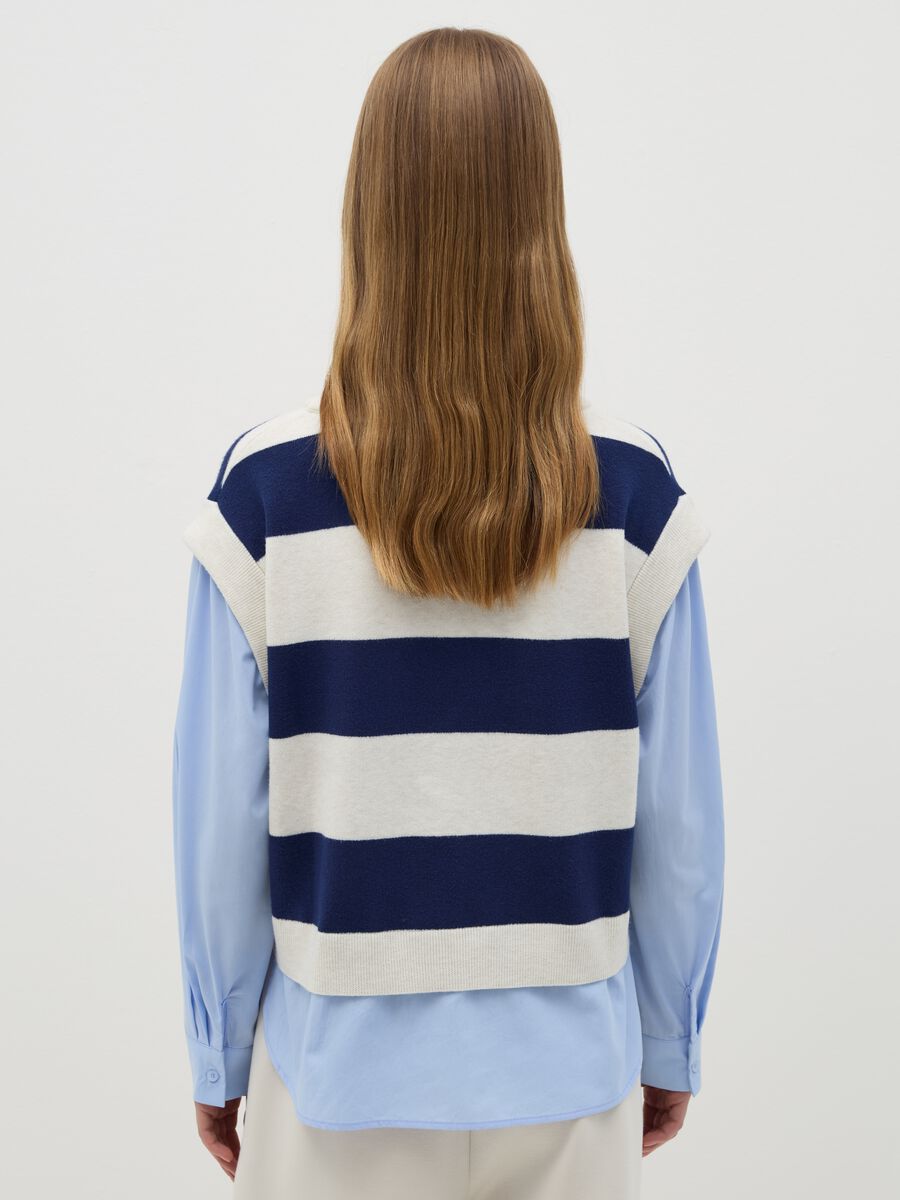 Closed gilet with stripes_2