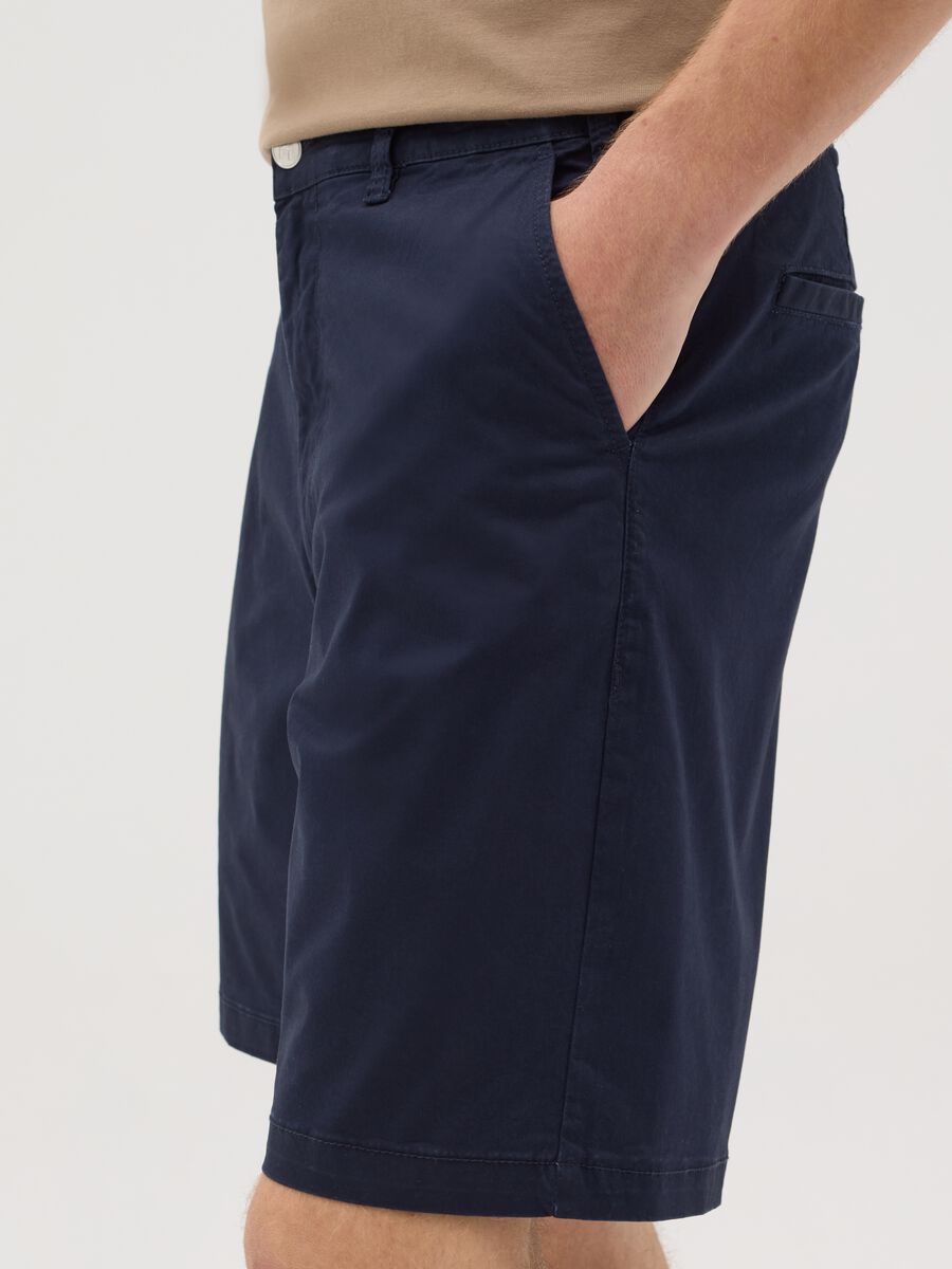 Men’s regular-fit blue shorts in stretch cotton_3