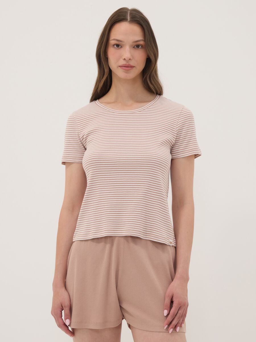 Pigiama multicolor in puro cotone organico con t-shirt a righe e shorts_1