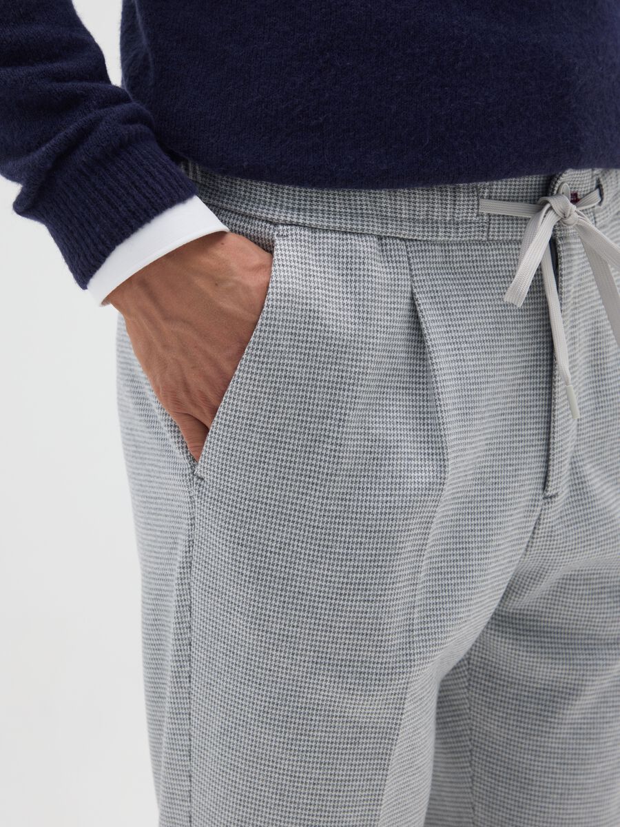 Pantaloni grigi slim fit pied de poule_3