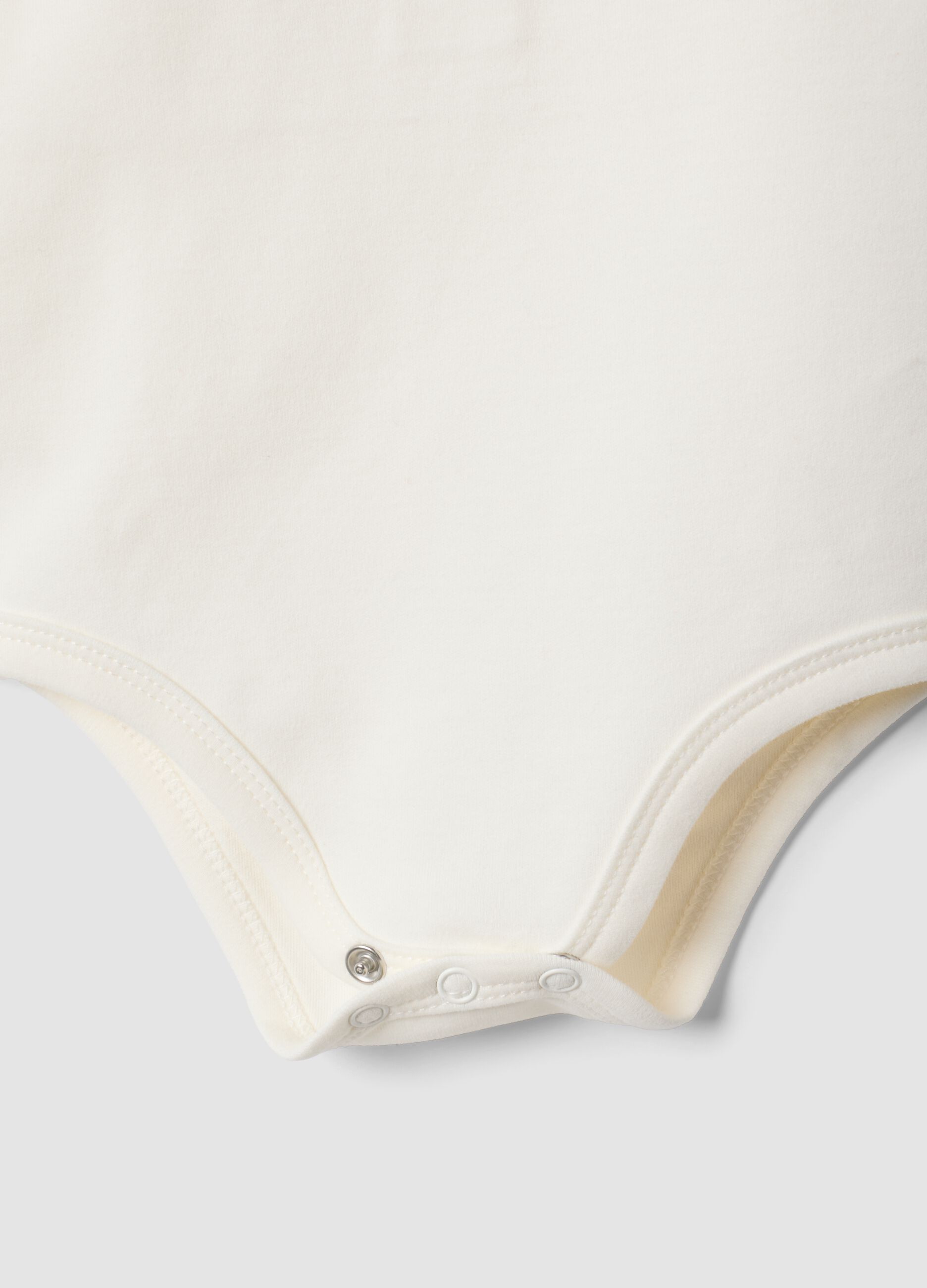 Body bianco in puro cotone organico con ricami floreali per neonata