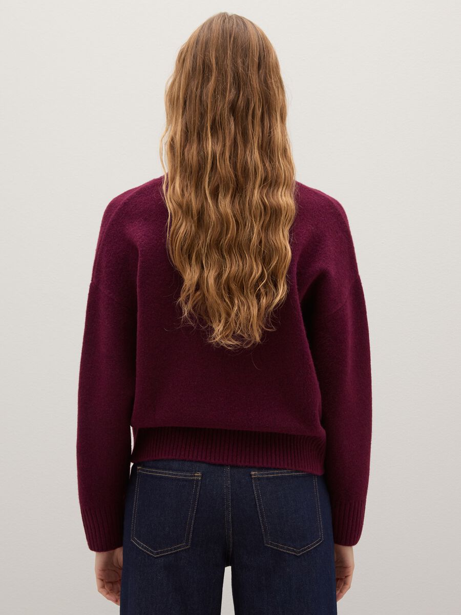 Red regular fit pullover with round neckline_2