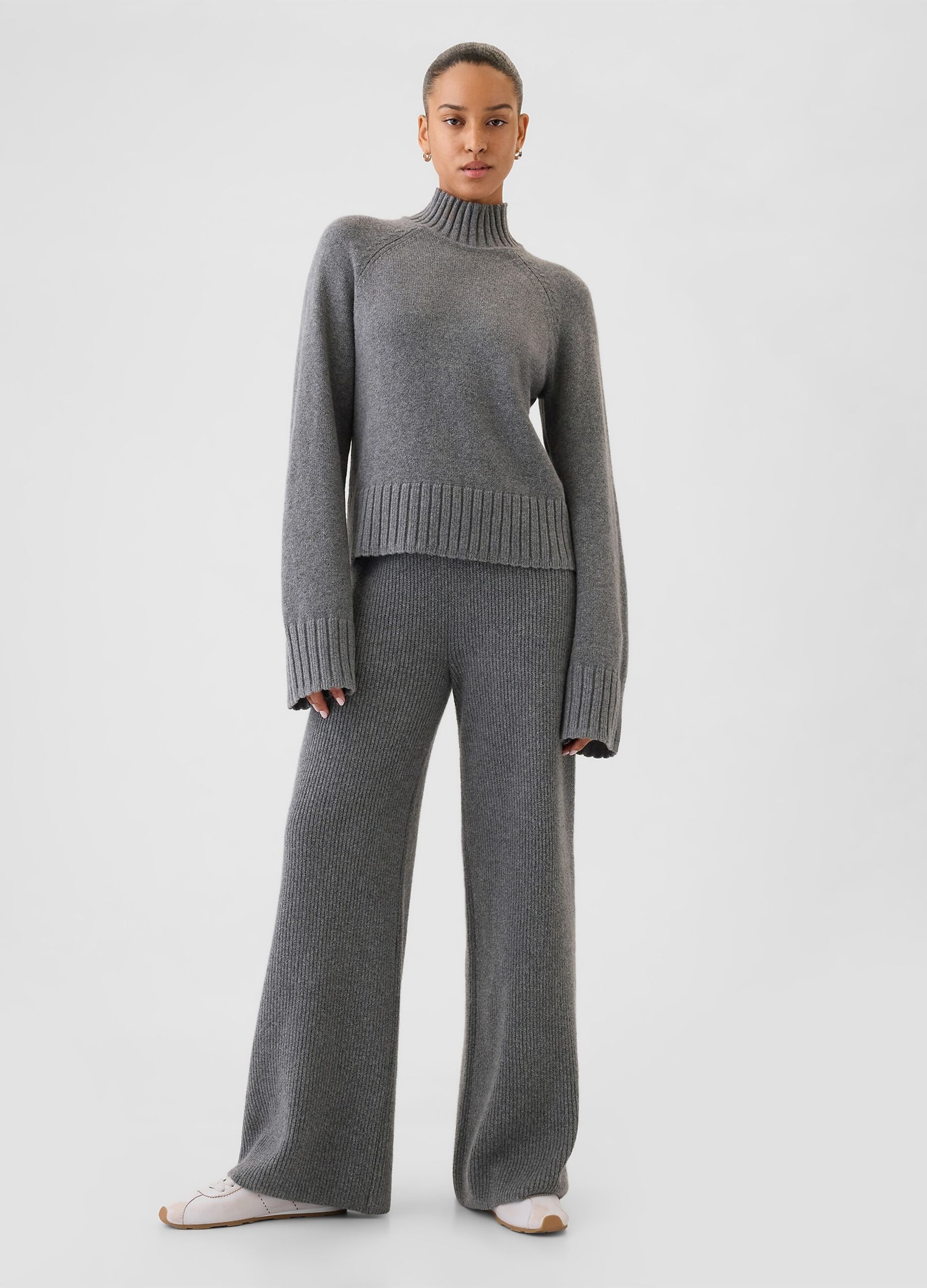 Pullover with high neck