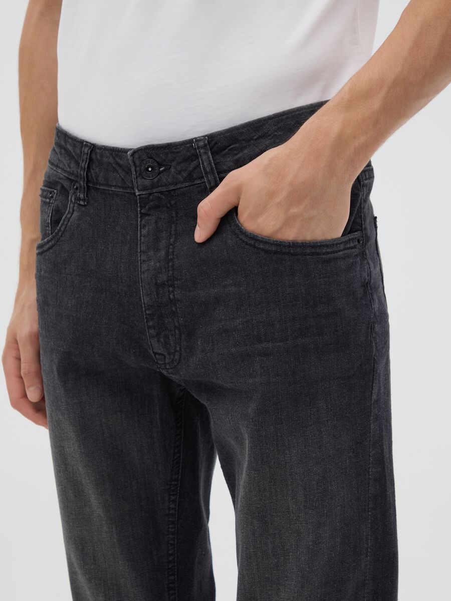 Men's black slim fit denim jeans_2