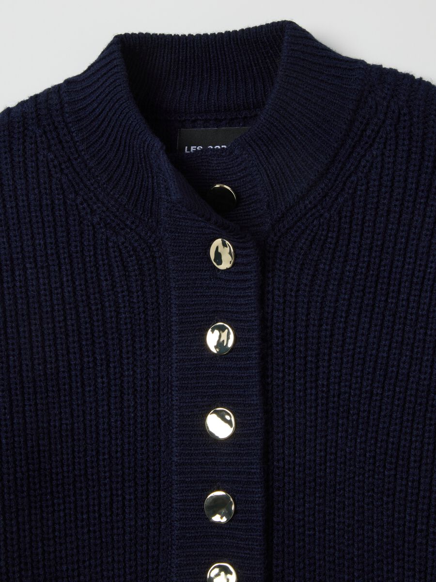 Blue sweater with high neck and buttons_6