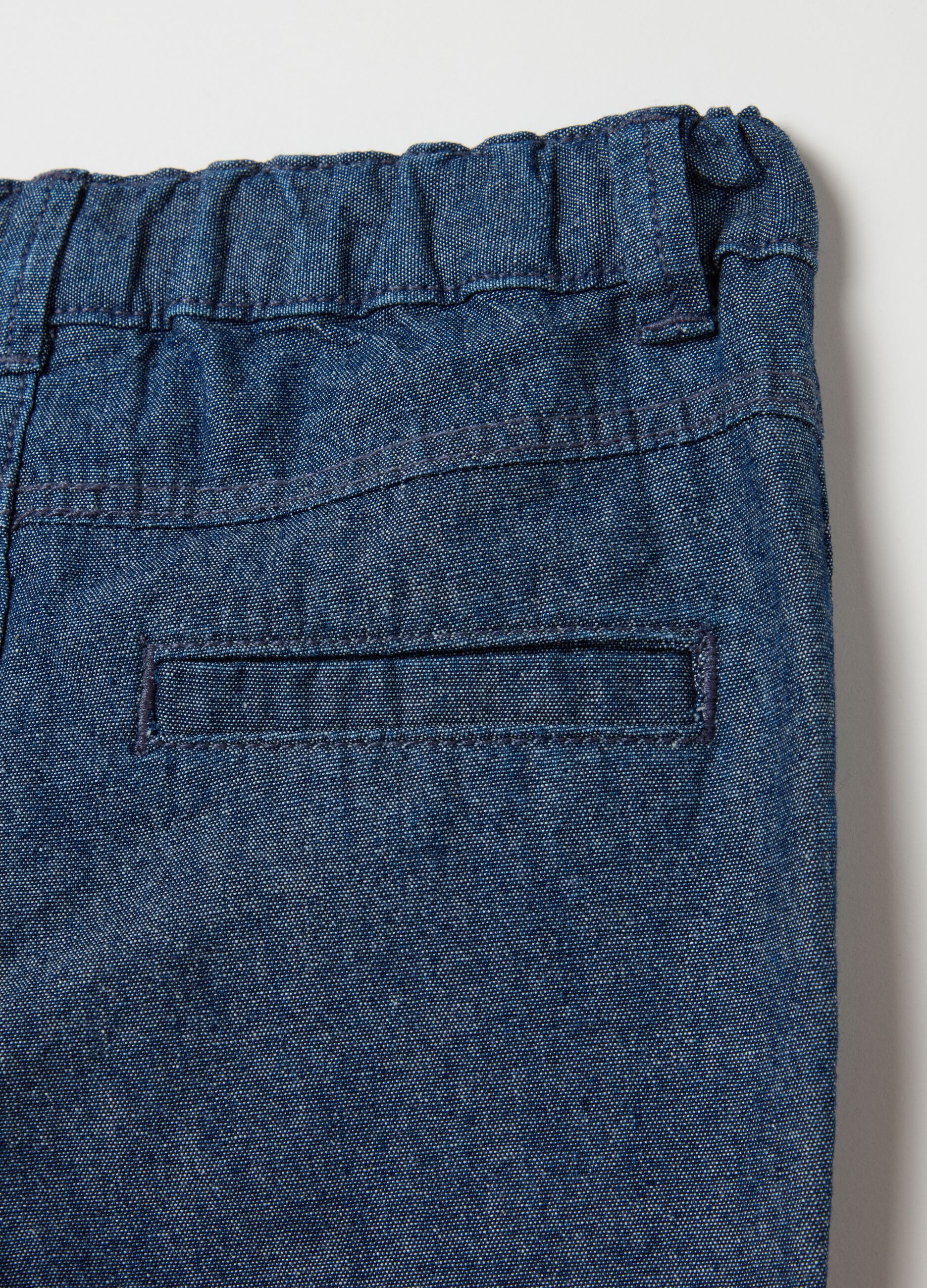 Cotton trousers with pockets