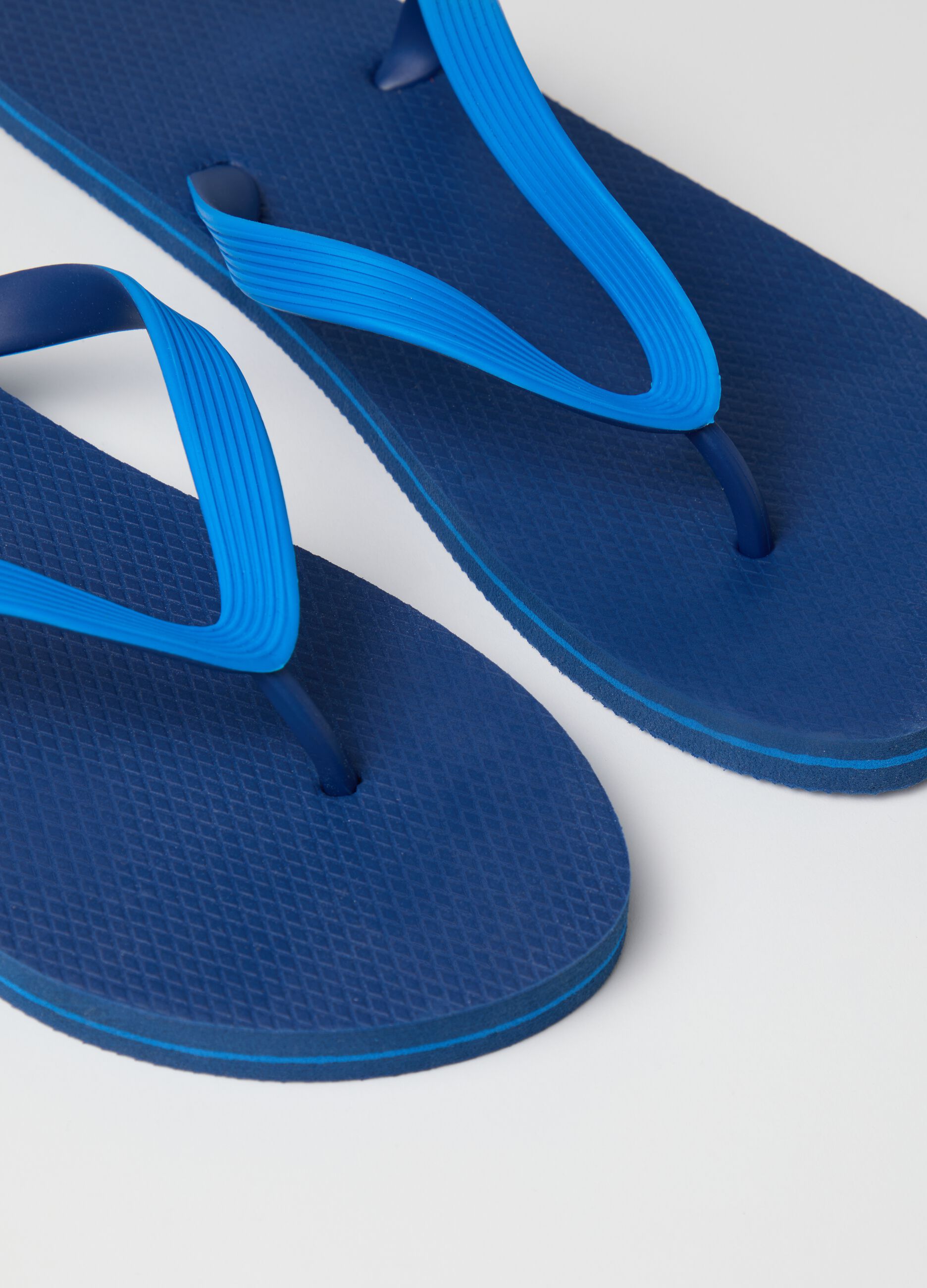 Men's multicolour flip-flops with anti-slip sole