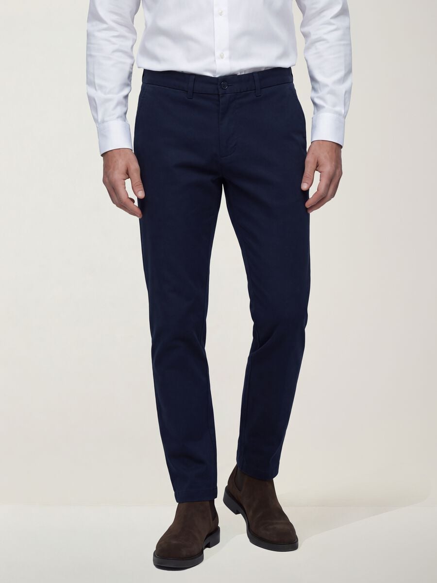 Pantaloni chino blu in lyocell e cotone elasticizzato slim fit_1
