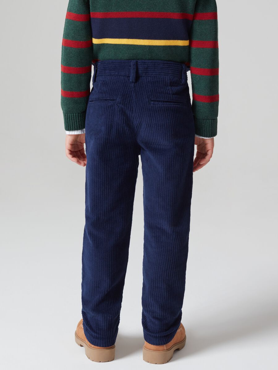 Pantaloni chino in corduroy_2