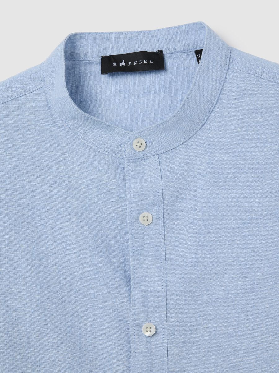 Men's blue regular fit cotton and linen shirt with button closure_1