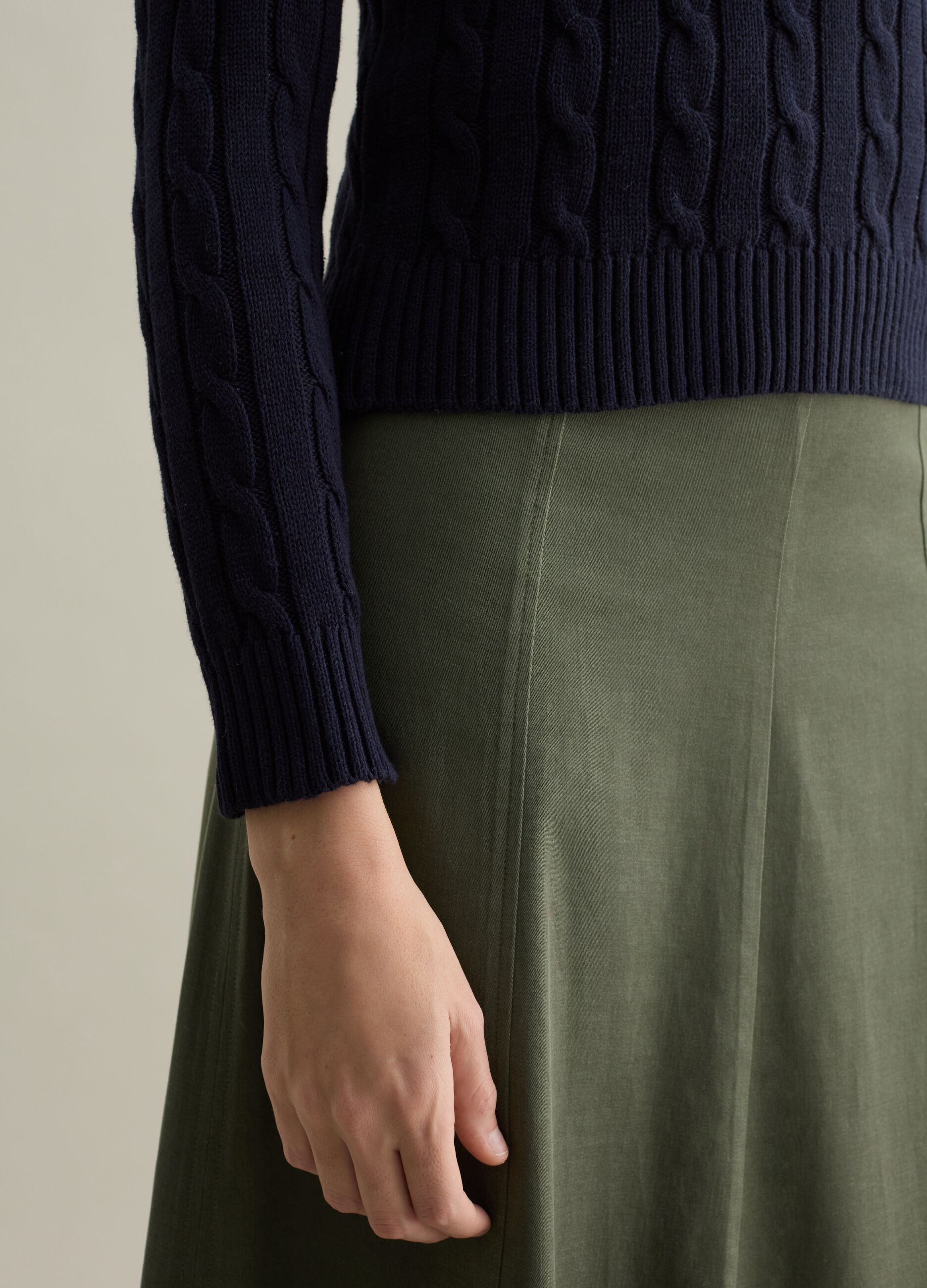 Pullover a trecce con scollo a V