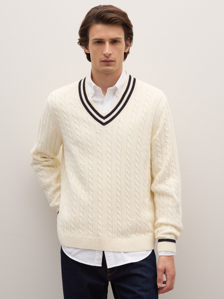 Regular fit white sweater in cotton blend with V-neck_1